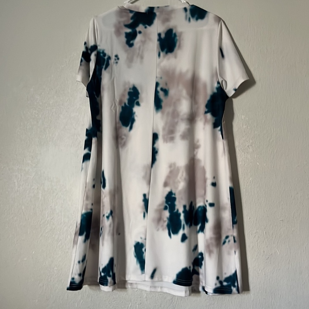 Dress - Picture 3 of 3